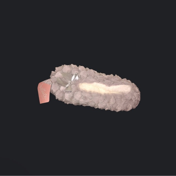 Fuzzy Women’s slippers - Picture 3 of 5